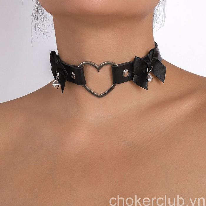 Enhancing Facial Features And Expressing Personality With Heart Chokers