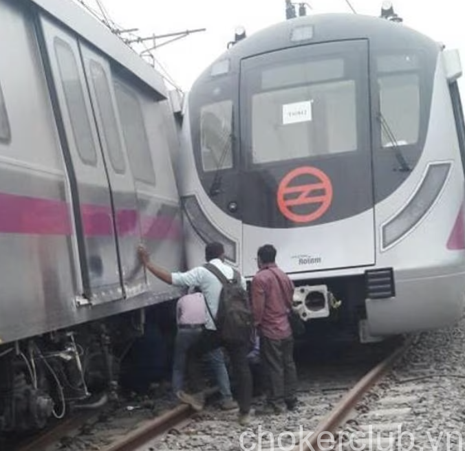 Revealing The Delhi Metro Accident Today